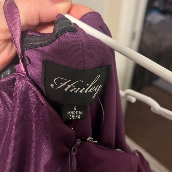 Woman’s dress size 4 - Picture 3 of 5